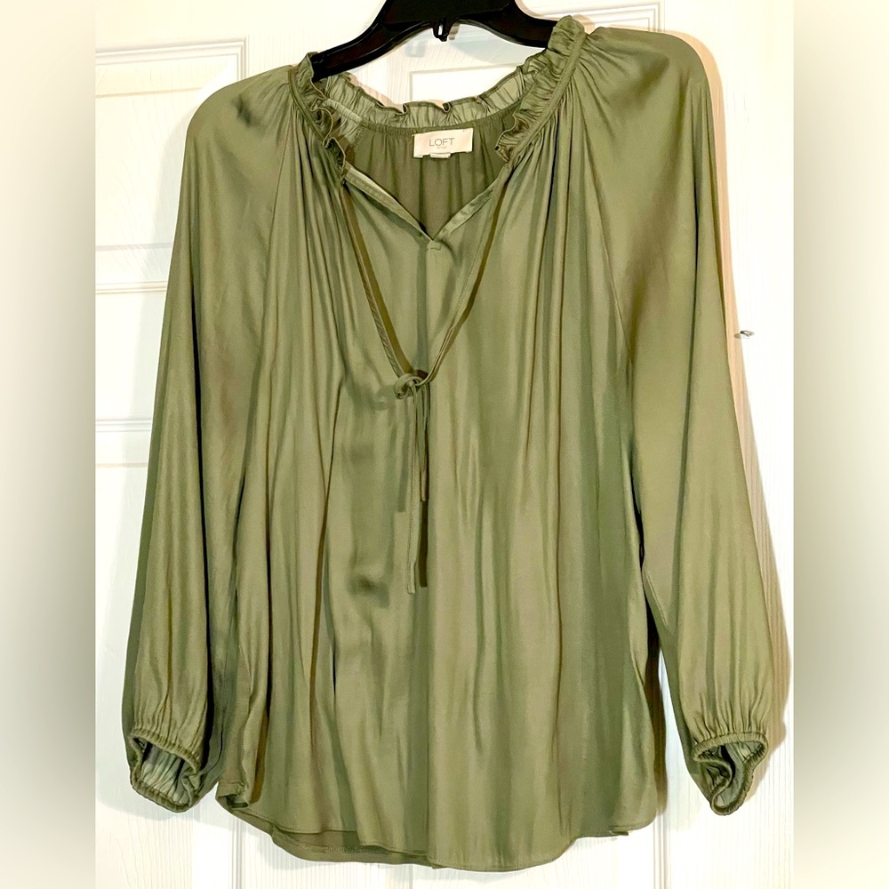 LOFT Ladies Size Medium Long Sleeve Green Top
